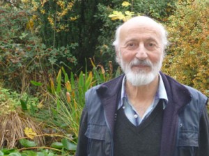 Pierre Lamolle dans sa caravane du Puy en Velay